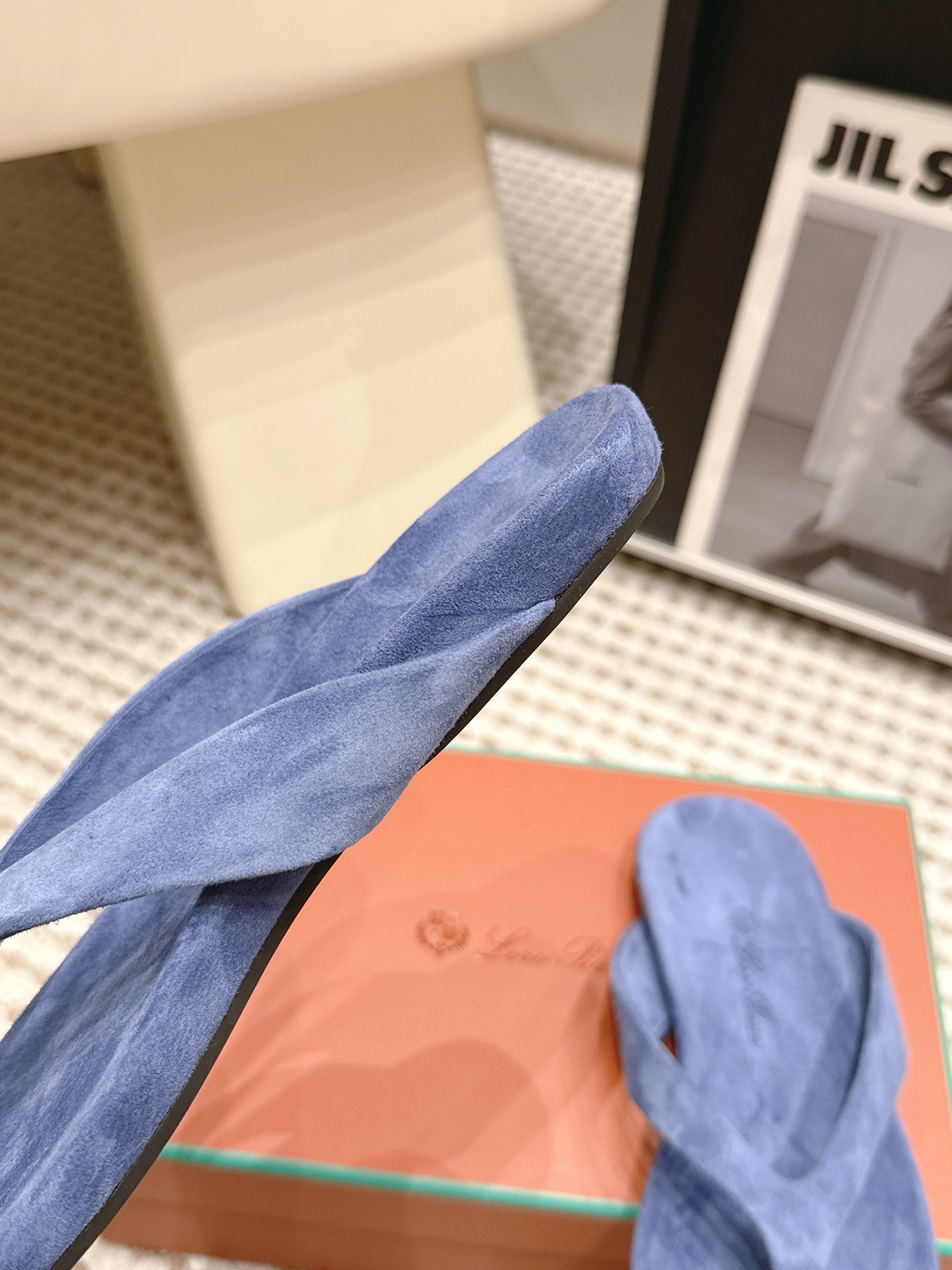 LP 26S THONG SANDALS IN PERIWINKLE BLUE SUEDE