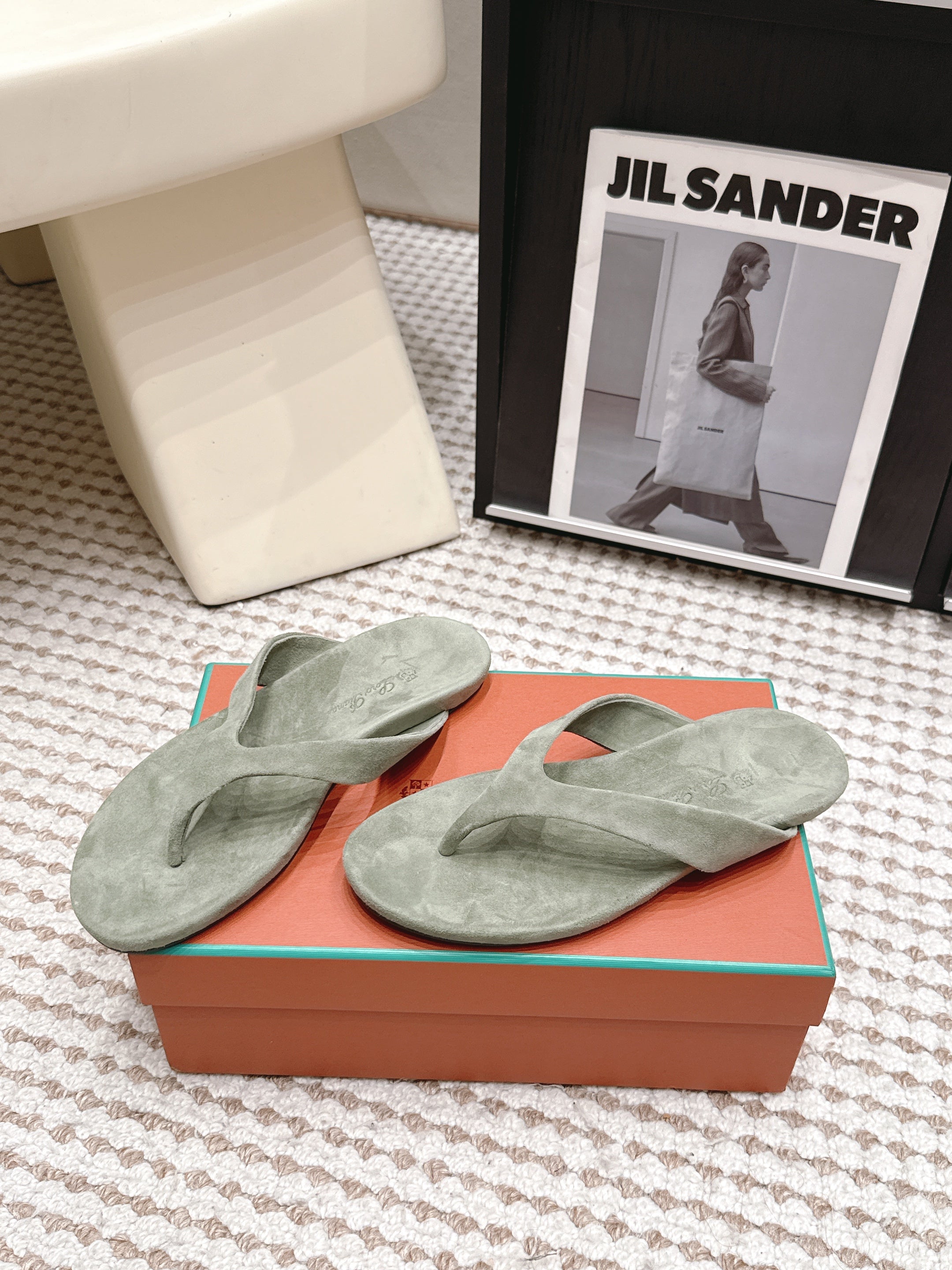 LP 26S THONG SANDALS IN SAGE GREEN SUEDE
