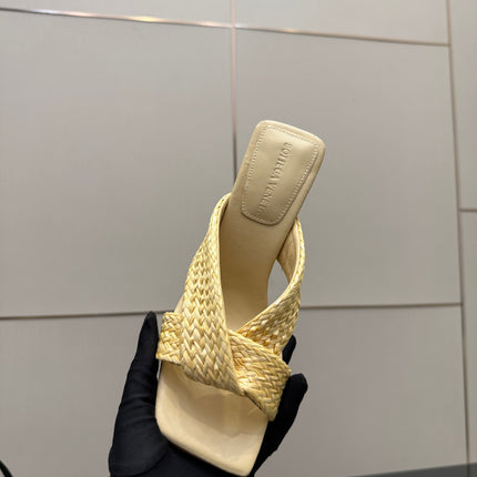 BOTTEGA VENETA 26S HEELED SANDALS 95 MM IN LIGHT YELLOW CALFSKIN AND RAFFIA