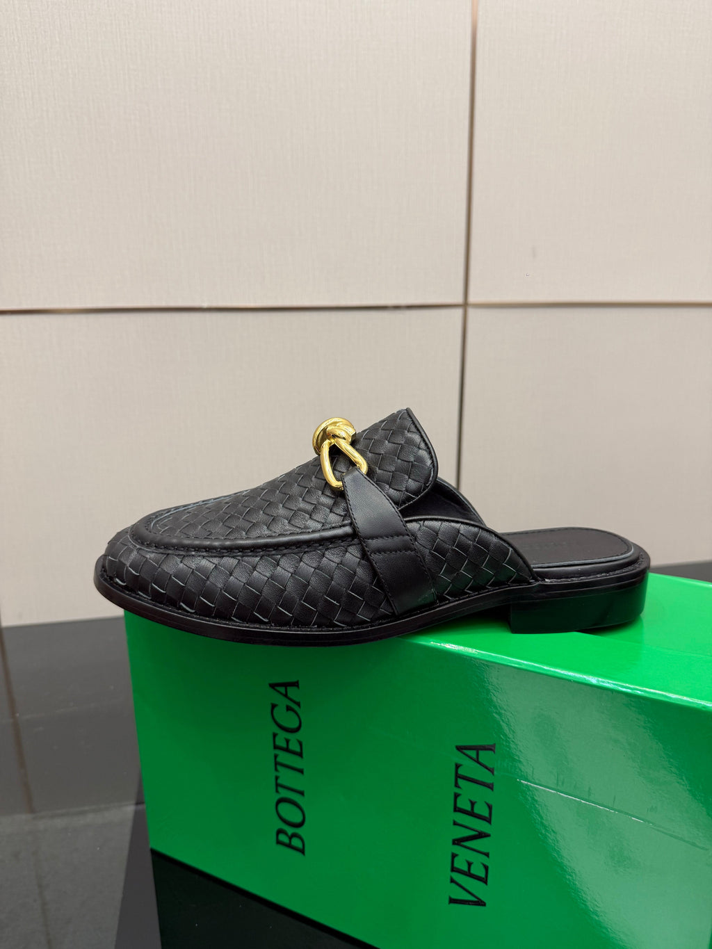 BOTTEGA VENETA 26S BACKLESS LOAFERS IN BLACK TECHNICAL WOVEN CALFSKIN