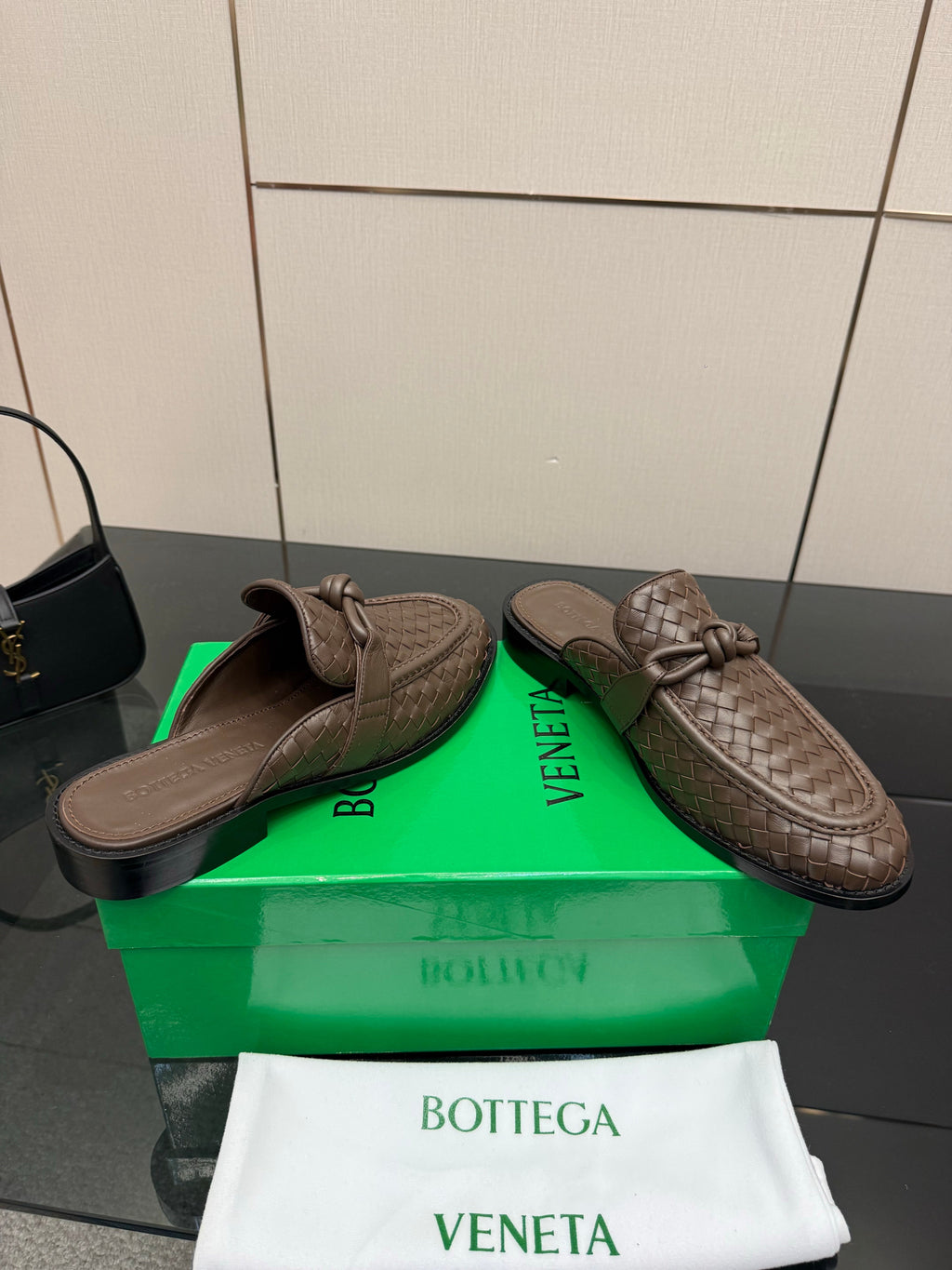 BOTTEGA VENETA 26S BACKLESS LOAFERS IN BROWN TECHNICAL WOVEN CALFSKIN STYLE 1