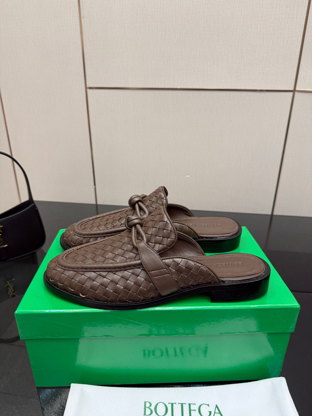 BOTTEGA VENETA 26S BACKLESS LOAFERS IN BROWN TECHNICAL WOVEN CALFSKIN STYLE 1
