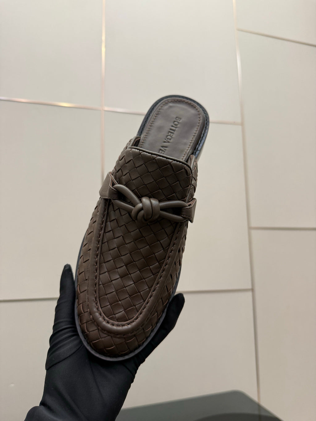 BOTTEGA VENETA 26S BACKLESS LOAFERS IN BROWN TECHNICAL WOVEN CALFSKIN STYLE 1