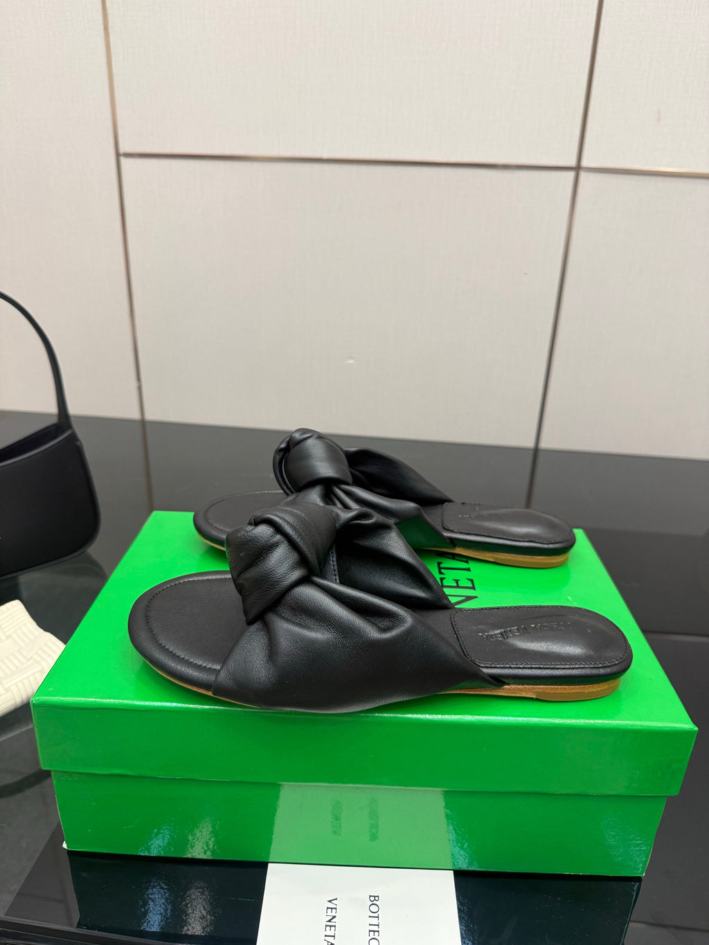 BOTTEGA VENETA 26S SLIDE SANDALS IN BLACK LAMBSKIN