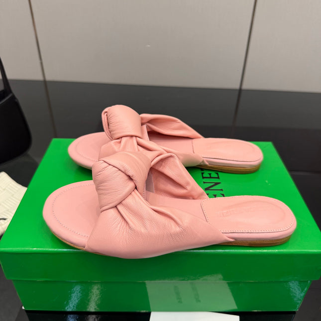 BOTTEGA VENETA 26S SLIDE SANDALS IN PASTEL PINK LAMBSKIN