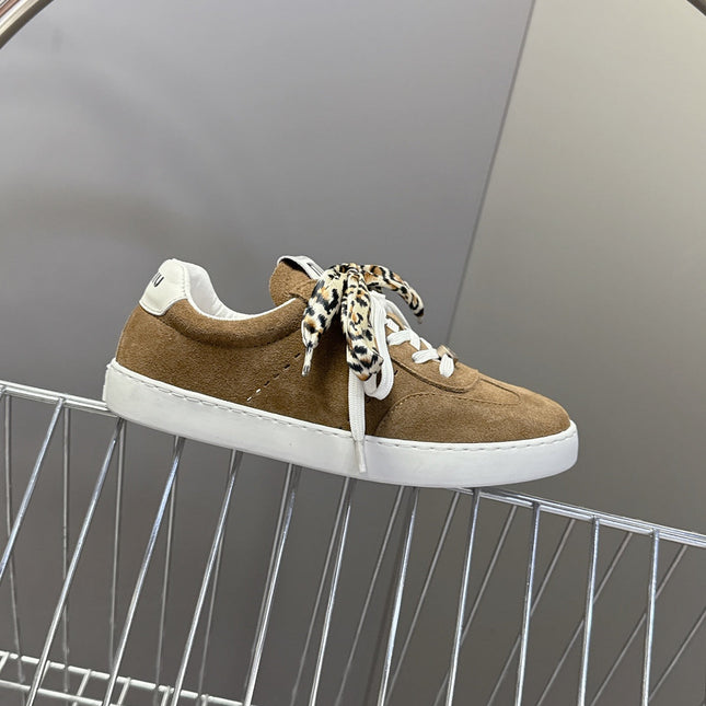 MIUMIU 25S SNEAKERS IN EARTH BROWN SUEDE WITH LEOPARD-PRINT LACES
