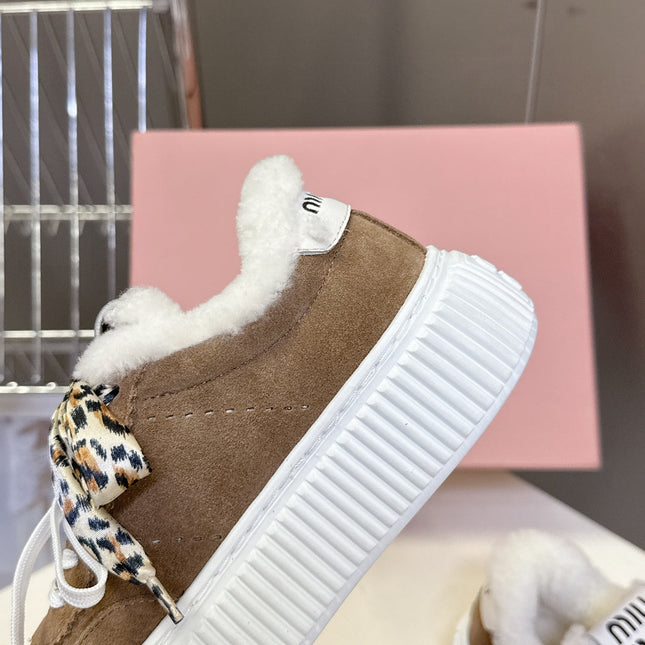 MIUMIU 25S SNEAKERS 45MM IN EARTH BROWN SUEDE WITH LEOPARD-PRINT LACES SHEARLING
