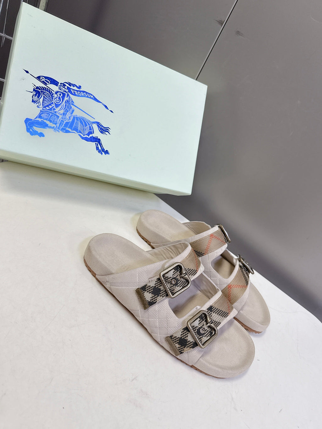 BURBERRY 26S DOUBLE BUCKLE SANDALS IN BEIGE SUEDE