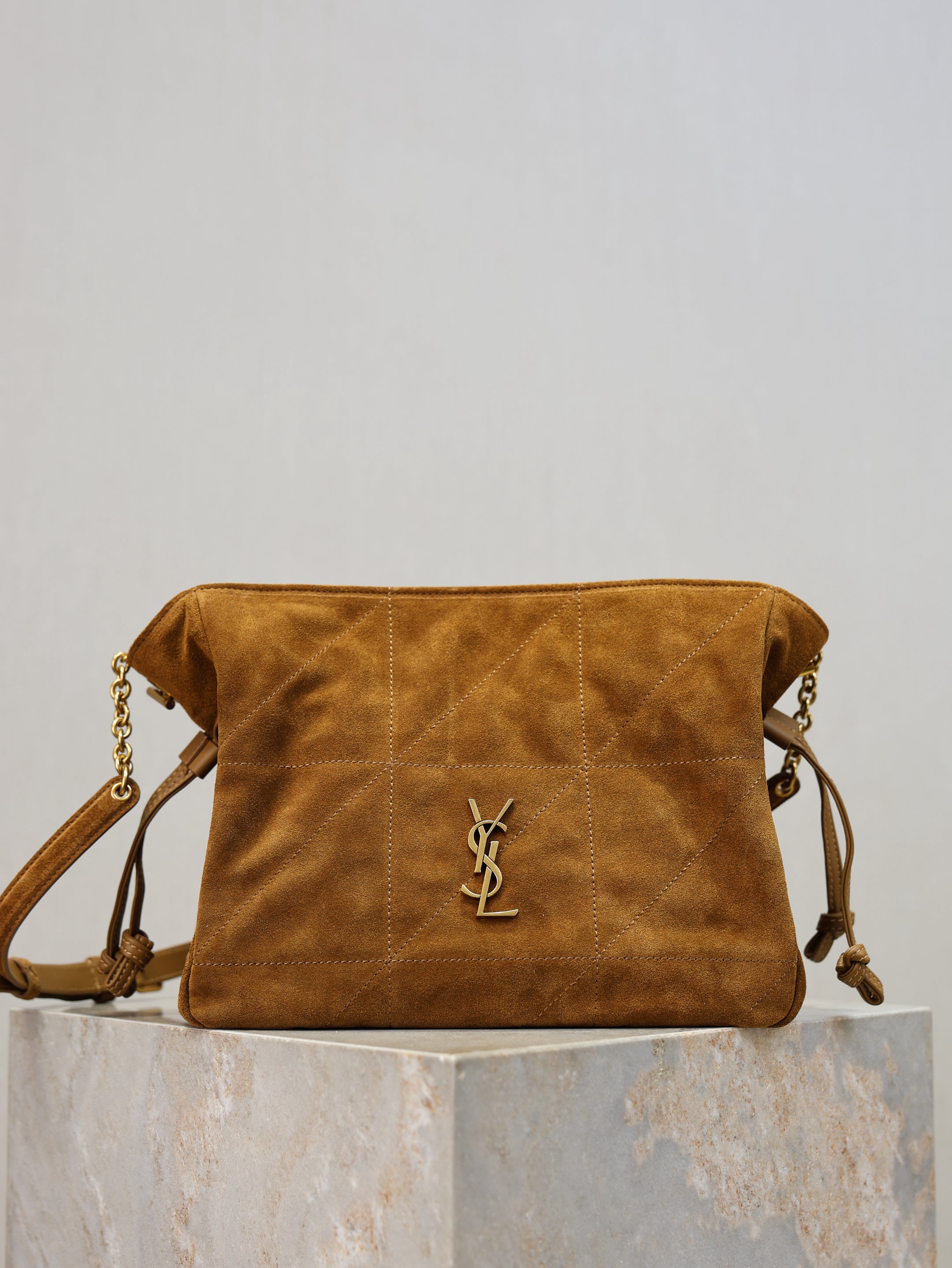 JAMIE MEDIUM POCHON 26 IN BROWN SUEDE GOLD HARDWARE