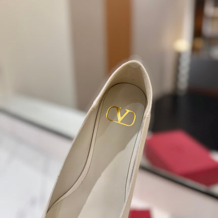 VALENTINO 26S BALLET FLATS IN WHITE GRAINED CALFSKIN WITH GOLD HARDWARE