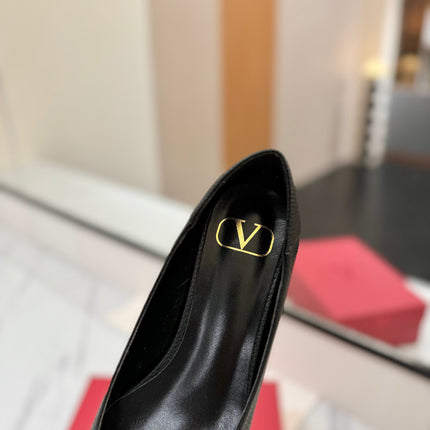 VALENTINO 26S BALLET FLATS IN BLACK GRAINED CALFSKIN WITH GOLD HARDWARE