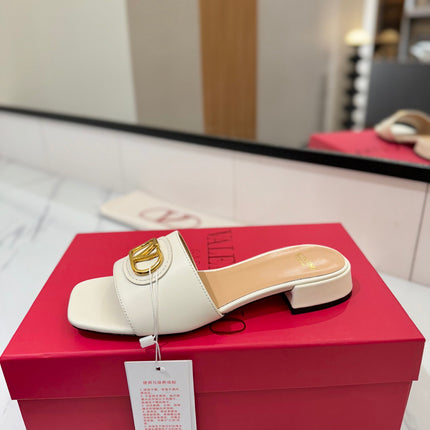 VALENTINO 26S SANDALS IN WHITE SMOOTH CALFSKIN WITH GOLD HARDWARE