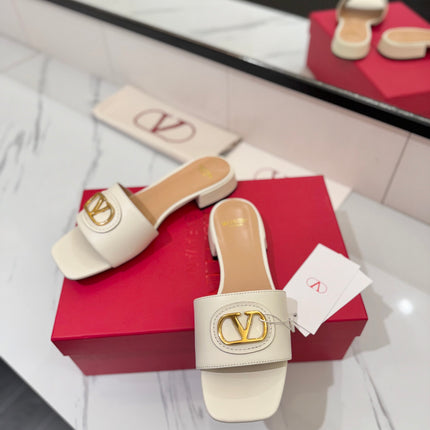 VALENTINO 26S SANDALS IN WHITE SMOOTH CALFSKIN WITH GOLD HARDWARE
