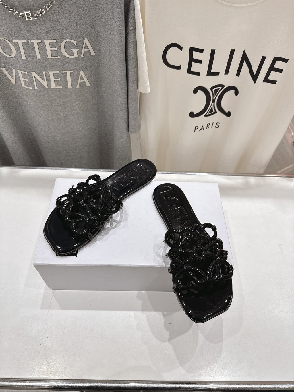 LOEWE 26S PETAL ANAGRAM SLIDE IN BLACK PATENT CALFSKIN