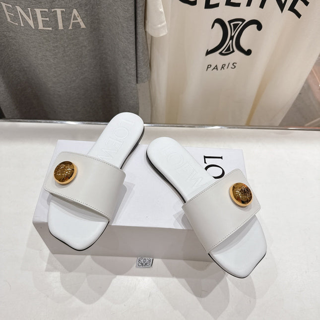 LOEWE 26S PEBBLE SLIDE IN WHITE CALFSKIN GOLD HARDWARE
