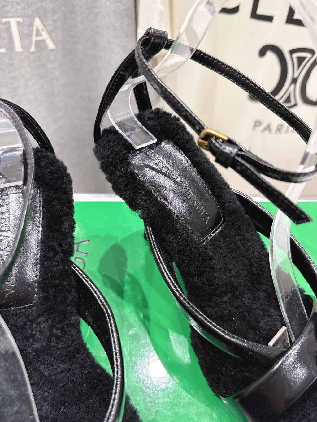 BOTTEGA VENETA 26S HIGH-HEEL SANDALS IN BLACK LAMBSKIN AND SHEARLING