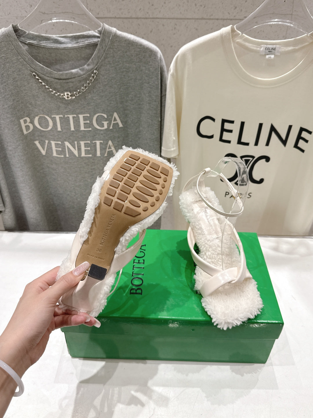 BOTTEGA VENETA 26S HIGH-HEEL SANDALS IN OFF WHITE LAMBSKIN AND SHEARLING