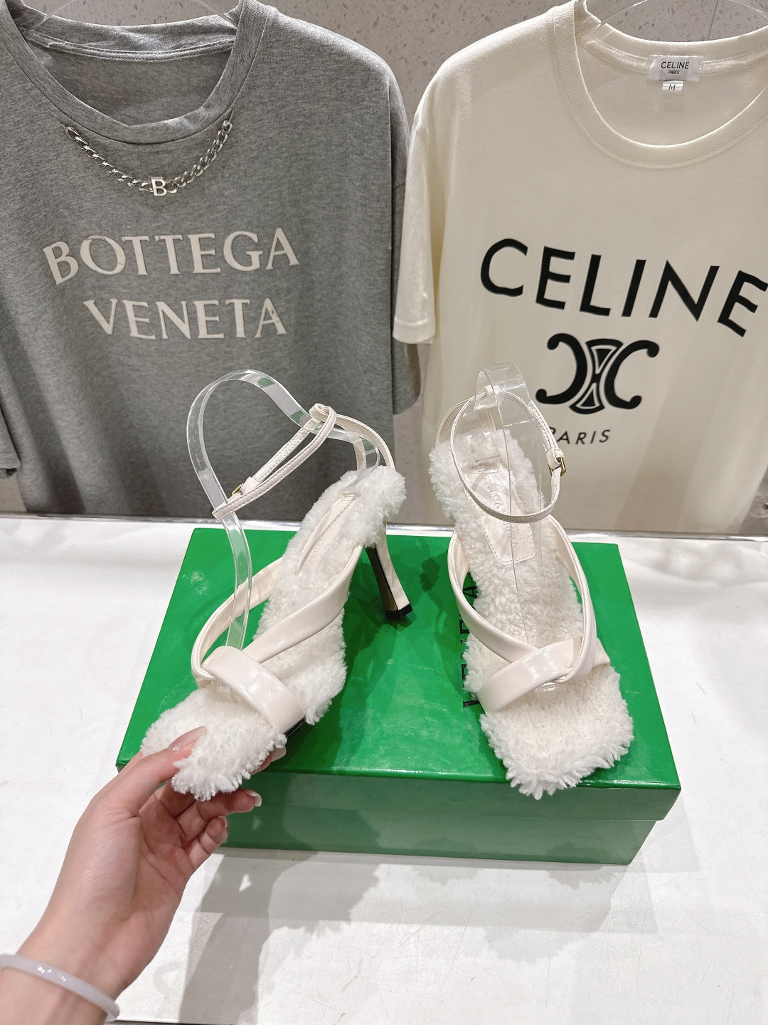 BOTTEGA VENETA 26S HIGH-HEEL SANDALS IN OFF WHITE LAMBSKIN AND SHEARLING
