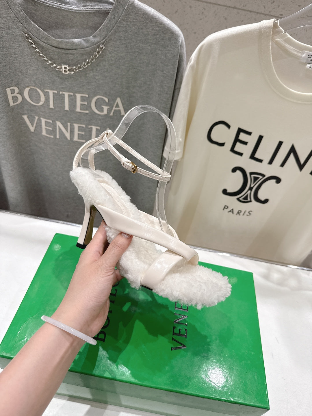 BOTTEGA VENETA 26S HIGH-HEEL SANDALS IN OFF WHITE LAMBSKIN AND SHEARLING