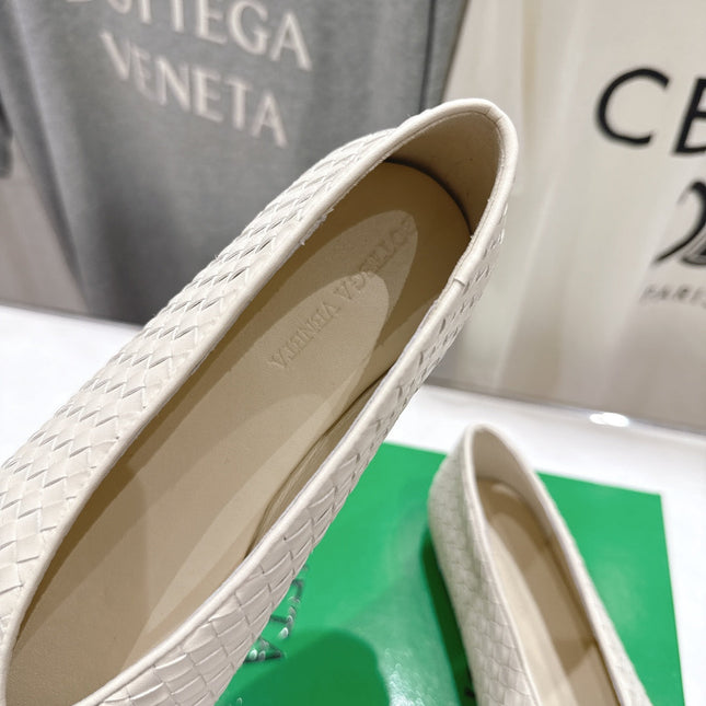BOTTEGA VENETA 26S BALLET FLATS IN OFF-WHITE WOVEN LAMBSKIN