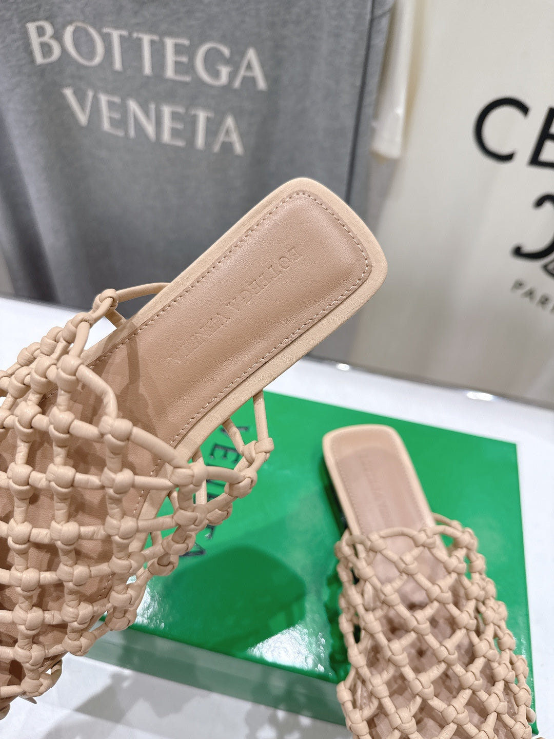 BOTTEGA VENETA 26S WOVEN MULES IN BEIGE LAMBSKIN