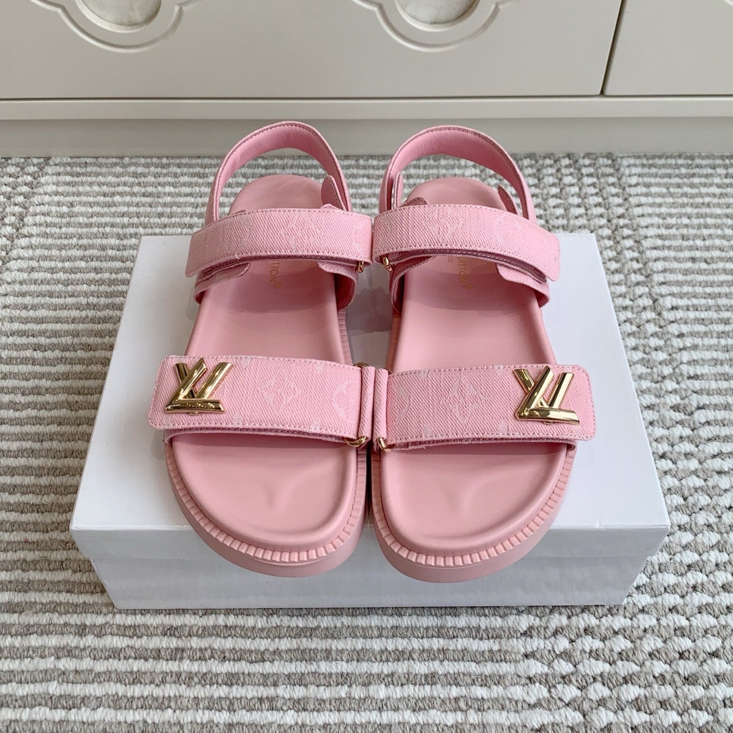 LV SANDALS 25S IN LIGHT PINK DENIM AND CALFSKIN WITH GOLD HARDWARE