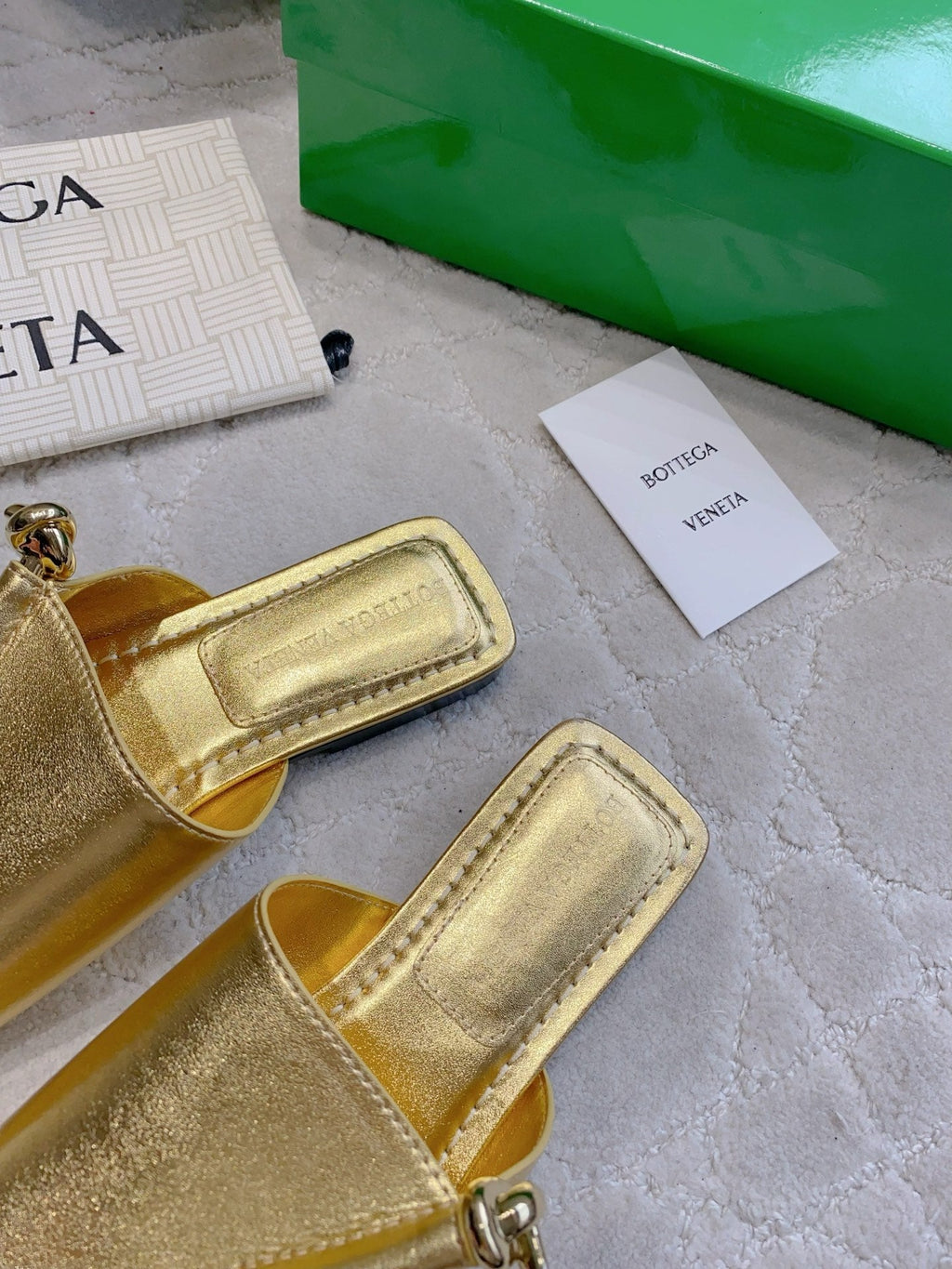 BOTTEGA VENETA 26S FLAT THONG SANDALS IN GOLD LAMBSKIN