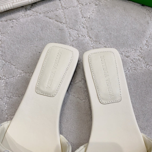 BOTTEGA VENETA 26S SQUARE-TOE SLIDE SANDALS IN CHALK WHITE LAMBSKIN