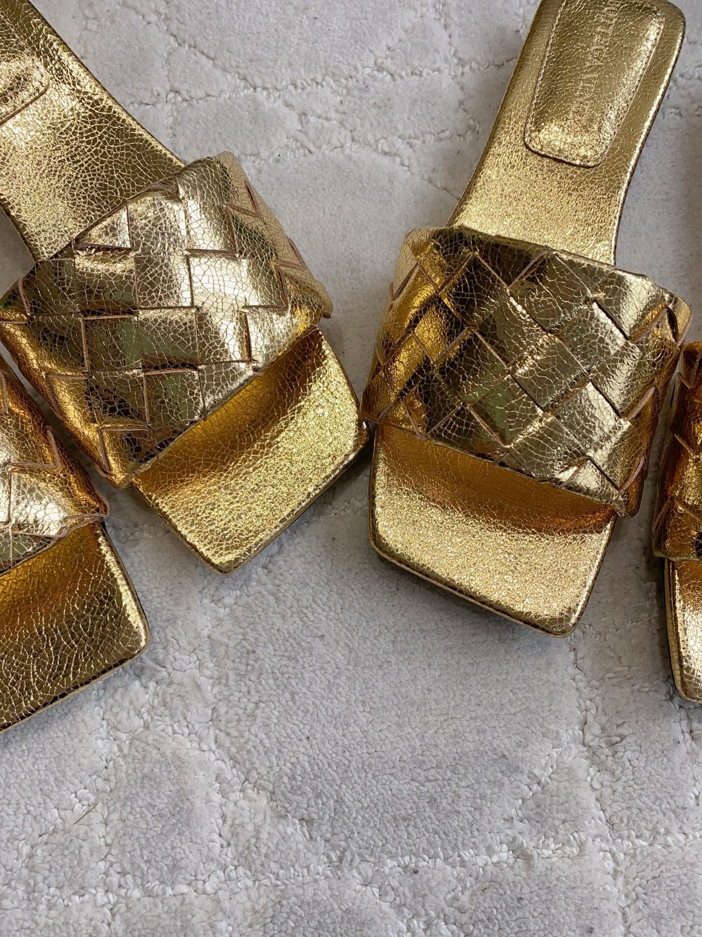BOTTEGA VENETA 26S SQUARE-TOE SLIDE SANDALS IN GOLD LAMBSKIN