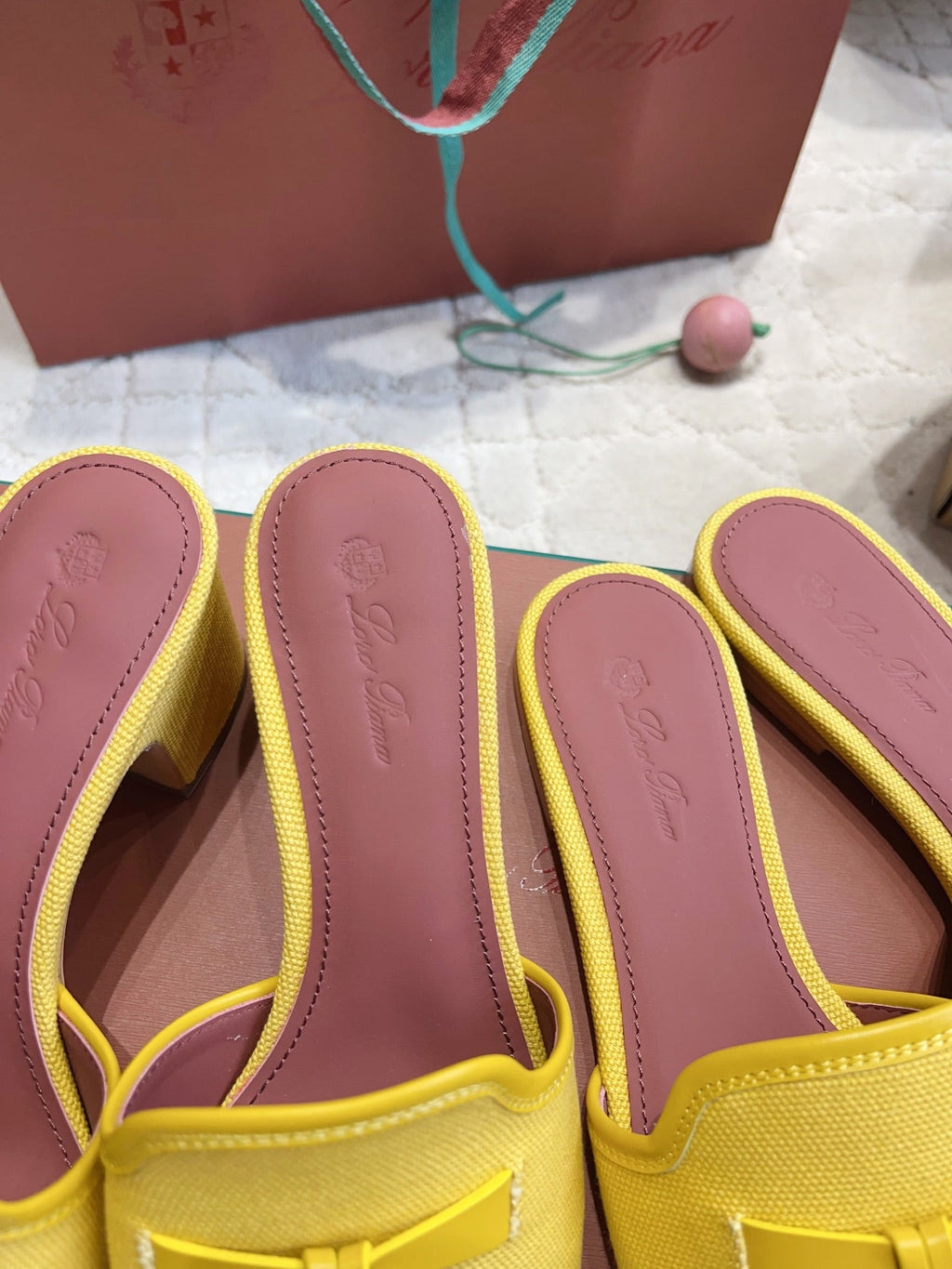 LP 26S SLIDES IN YELLOW CANVAS AND CALFSKIN