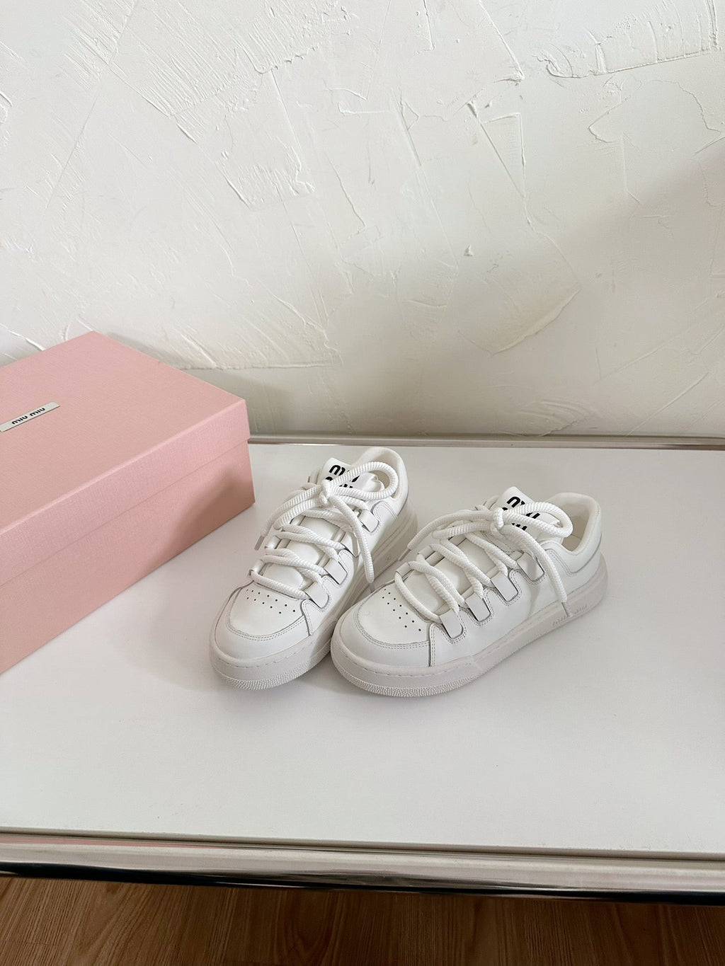 SNEAKERS SIMPLE DESIGN IN WHITE SHEEPSKIN
