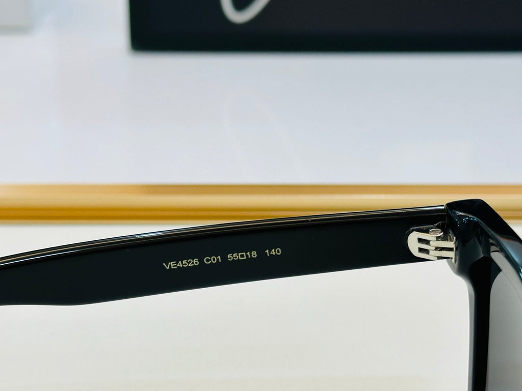 SIGNATURE SQUARED FRAME SUNGLASSES VE4526 IN ACETATE