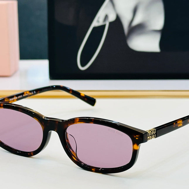 MIU SUNGLASSES IN RECTANGULAR ACETATE 646116