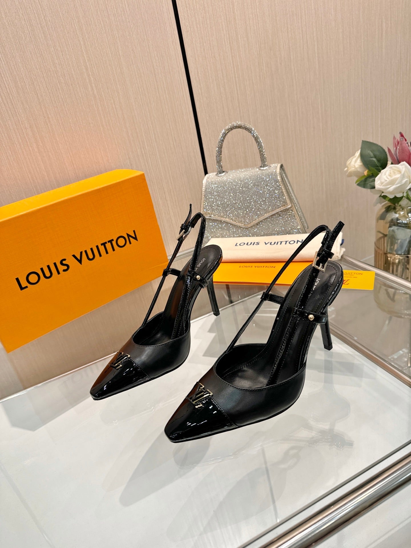 LV 26S SLINGBACK PUMPS 90 MM IN BLACK CALFSKIN