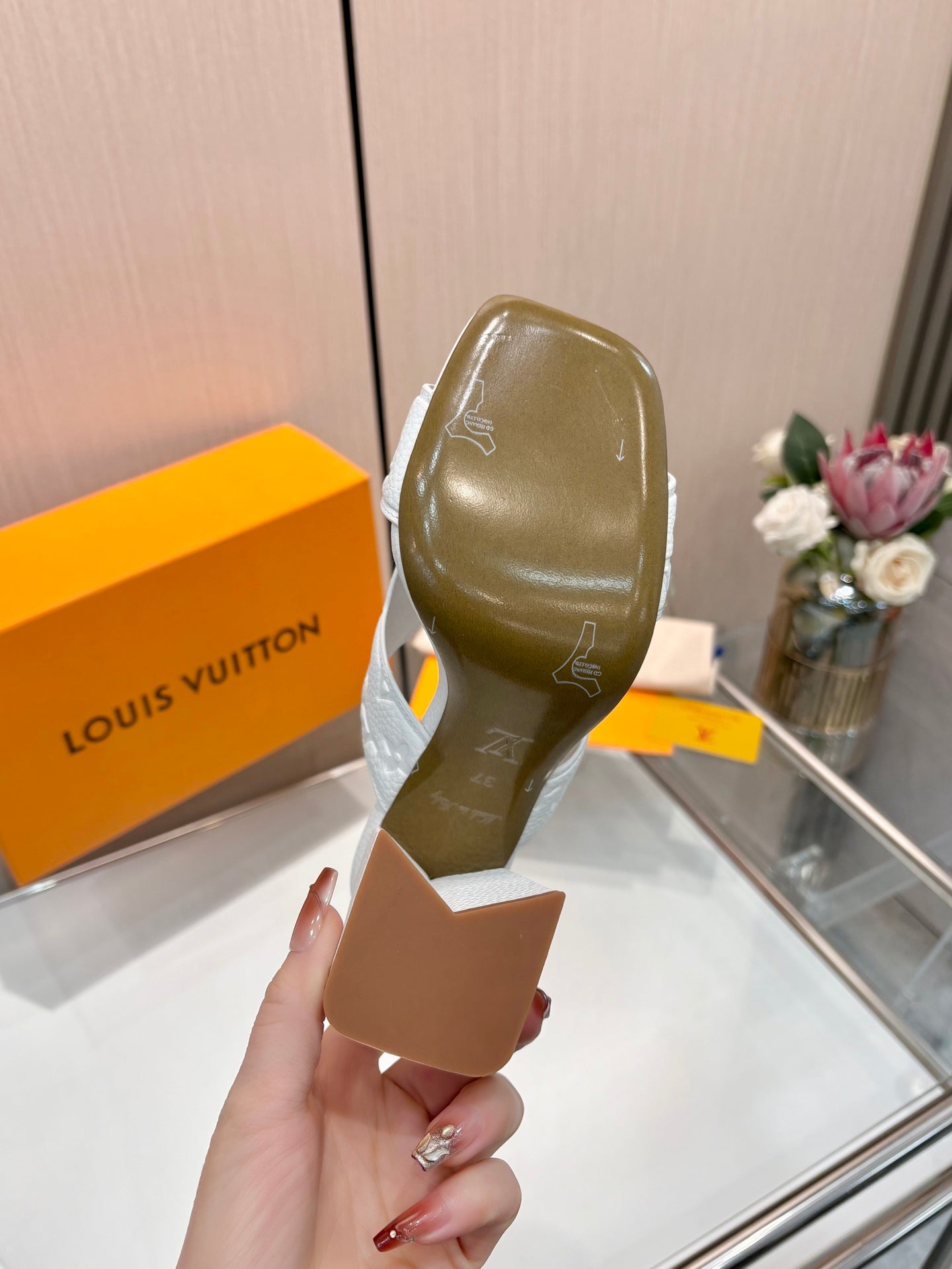 LV 26S HIGH-HEELED SANDALS 90 MM IN WHITE CALFSKIN