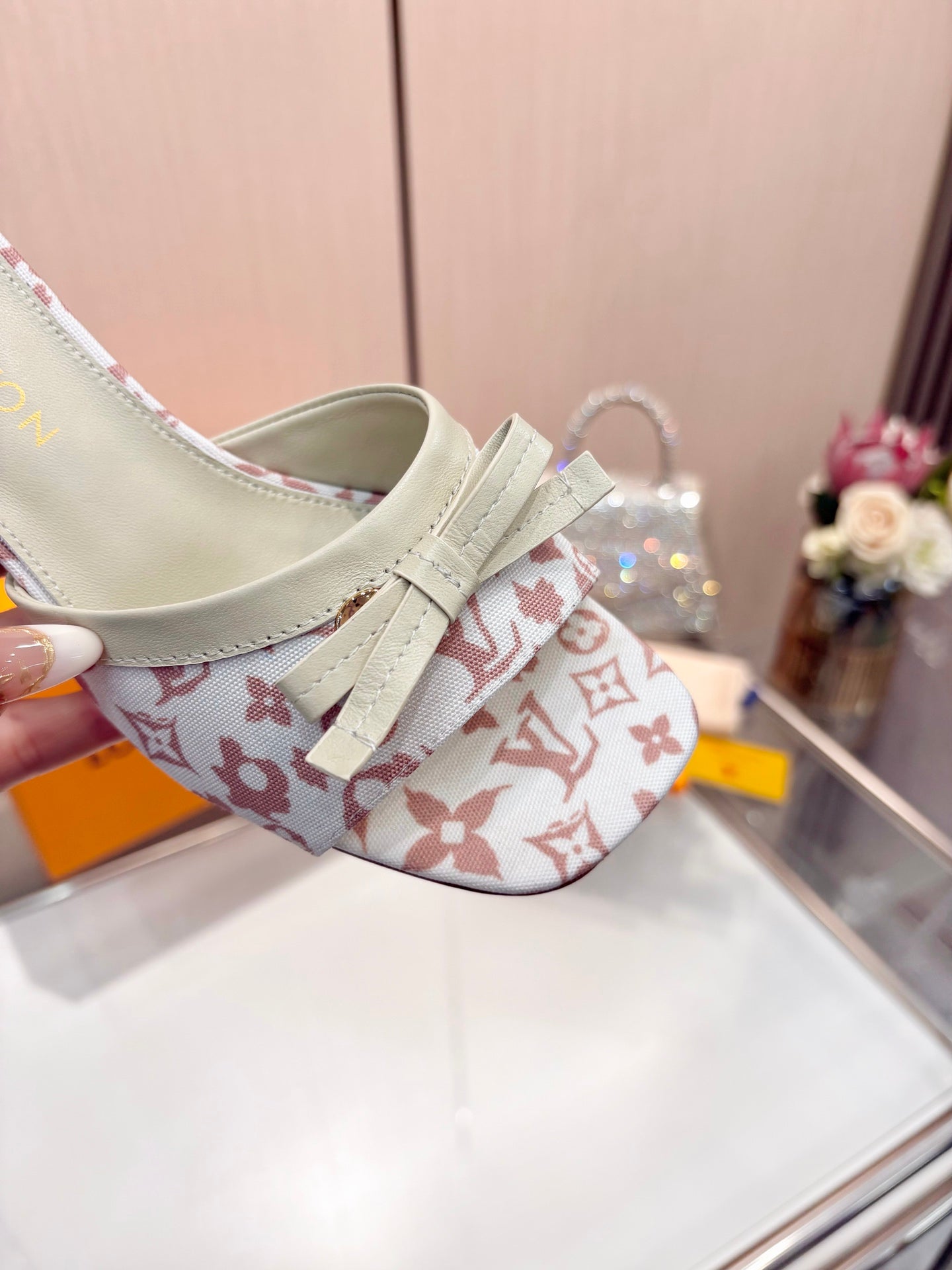 LV 26S HIGH-HEELED MULES 55 MM IN WHITE AND LIGTH PINK MONOGRAM CANVAS