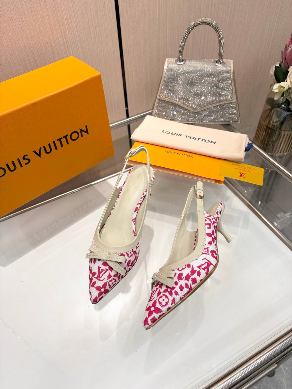 LV 26S BOW-DETAIL SLINGBACK PUMPS 55 MM IN WHITE AND PINK MONOGRAM CANVAS
