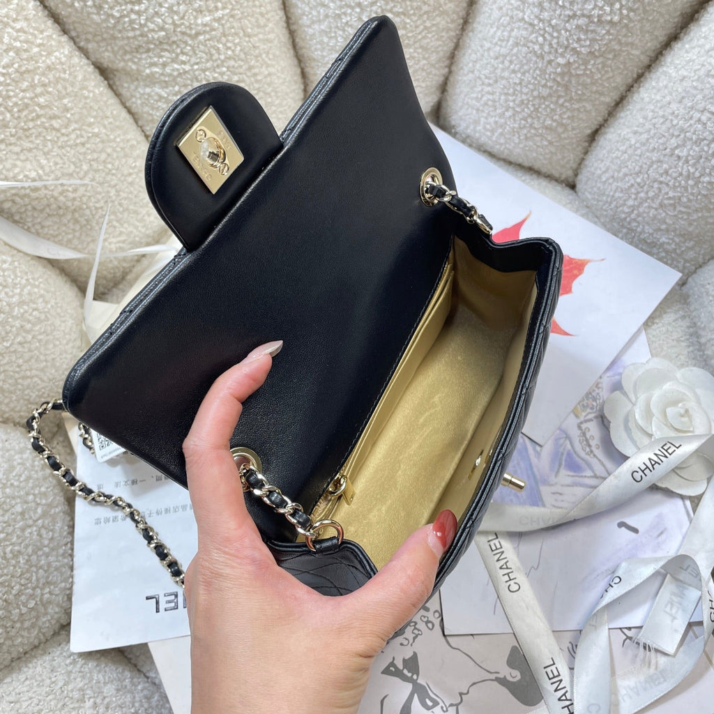 CHANEL 26S FLAP BAG 20 IN BLACK LAMBSKIN