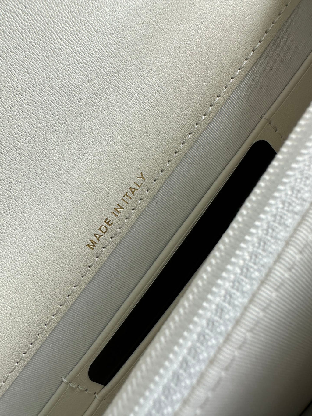 CHANEL 25S CLASSIC WALLET ON CHAIN 19 IN WHITE LAMBSKIN WITH GOLD HARDWARE