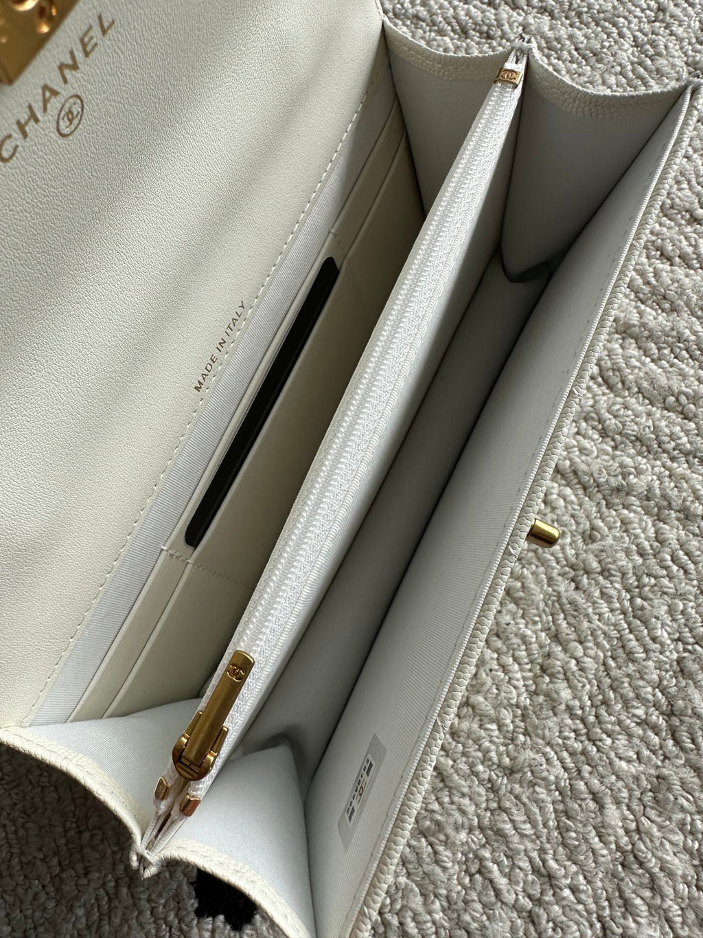 CHANEL 25S CLASSIC WALLET ON CHAIN 19 IN WHITE LAMBSKIN WITH GOLD HARDWARE