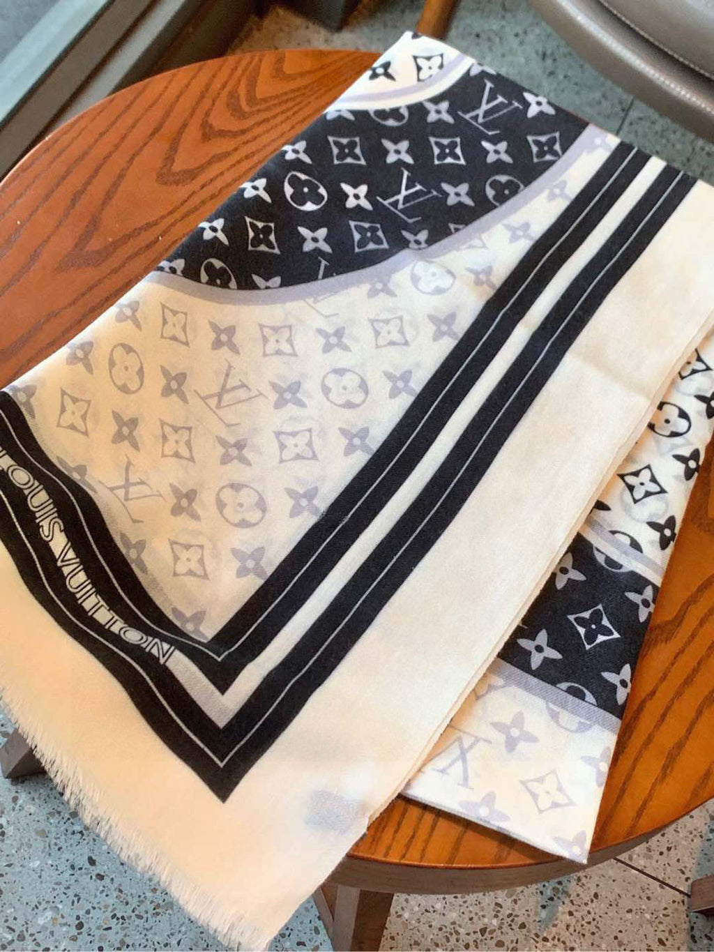 LV SCARF 200 CM IN CASHMERE 732076