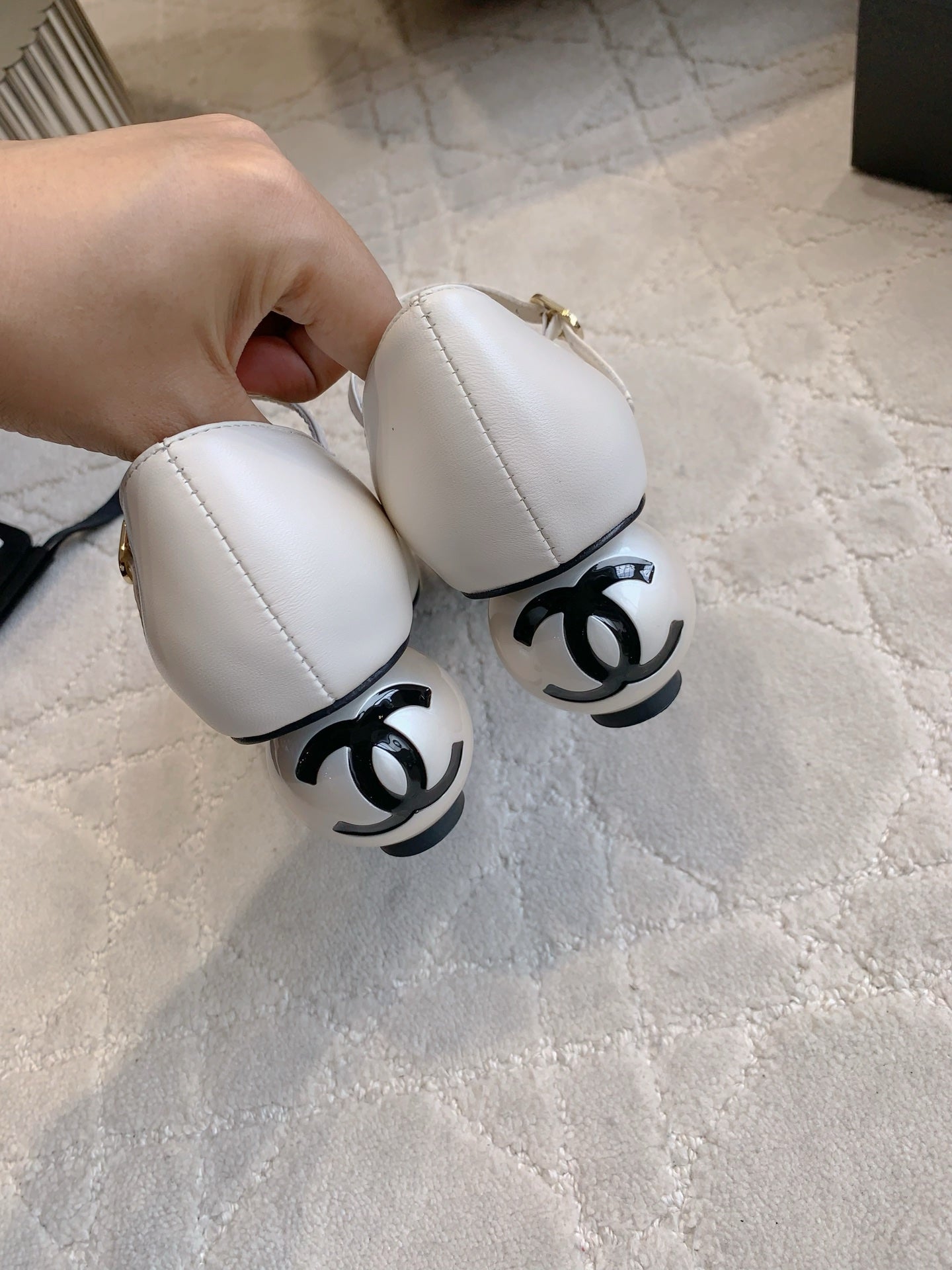 CC PEARL HIGH HEELS IN WHITE CALFSKIN