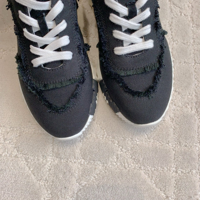 HM SNEAKER LOW SPORTS IN BLACK MESH