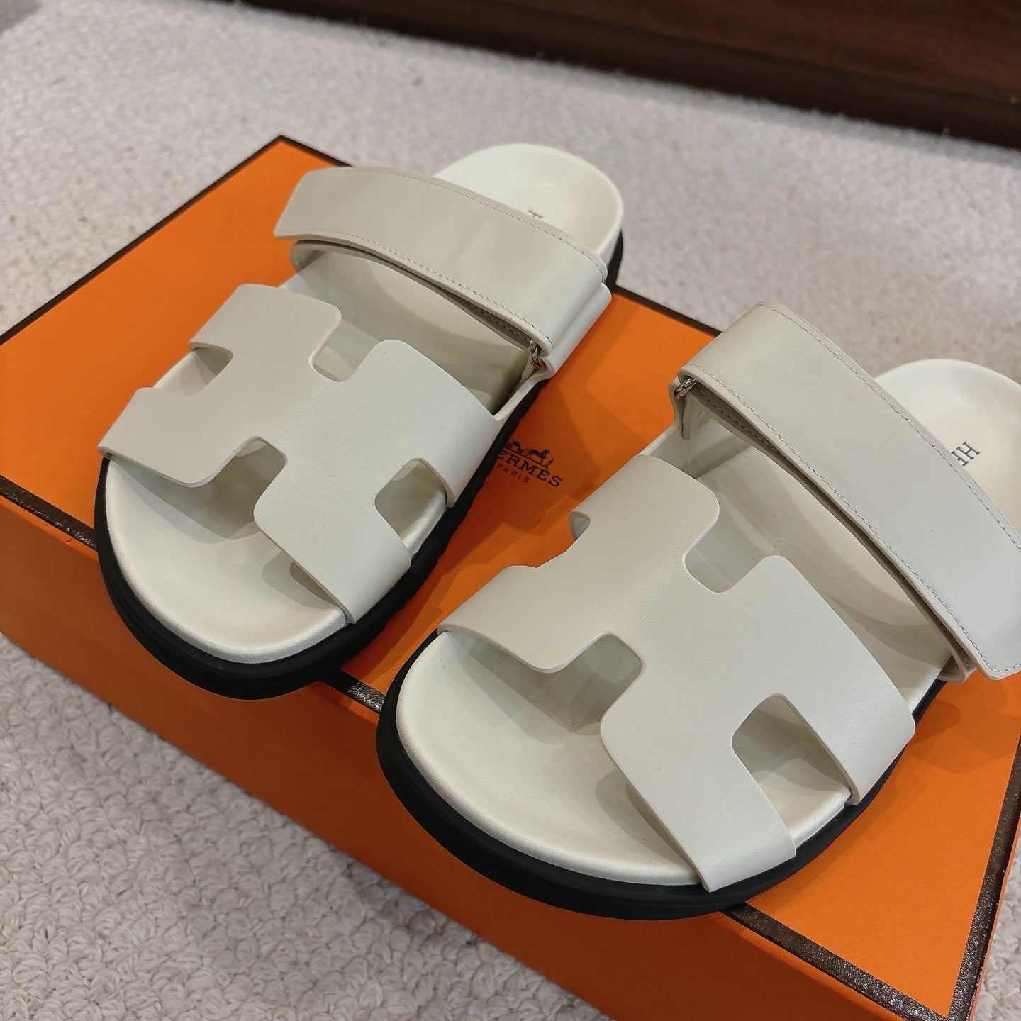 CHYPRE EPSOM SANDALS IN BEIGE CALFSKIN