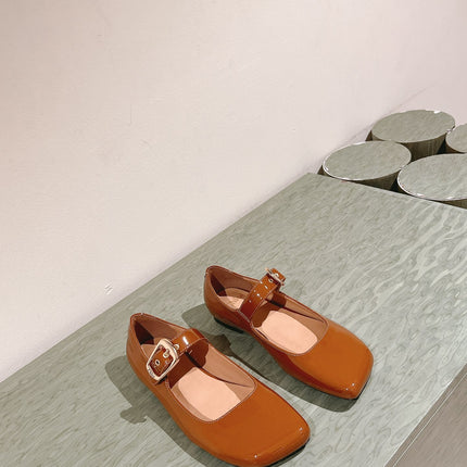 CHLOÉ 26S MARY JANE FLATS IN BROWN GLOSSY CALFSKIN