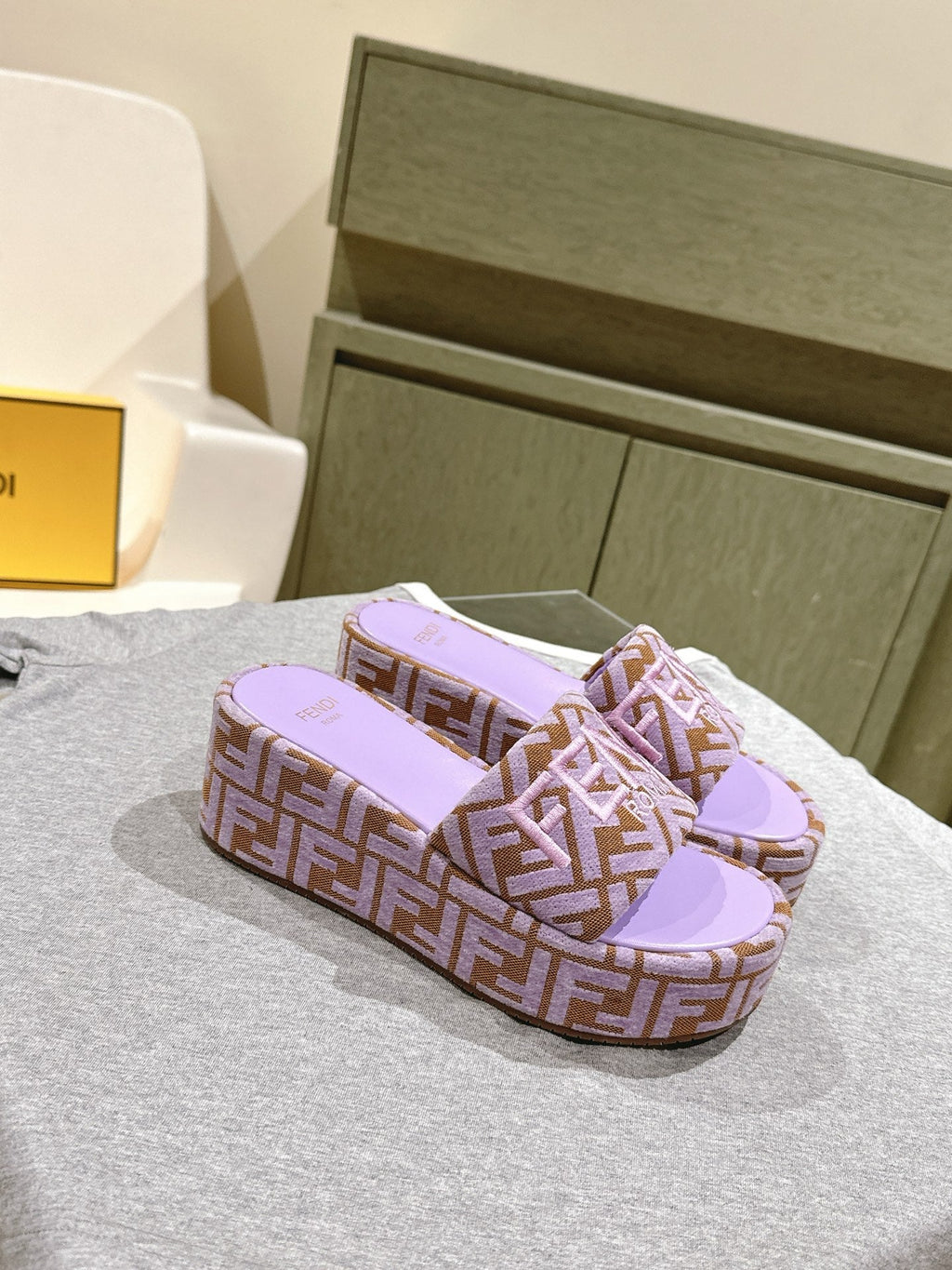FENDI 26S PLATFORM SANDALS IN BROWN AND PURPLE FABRIC STYLE 5