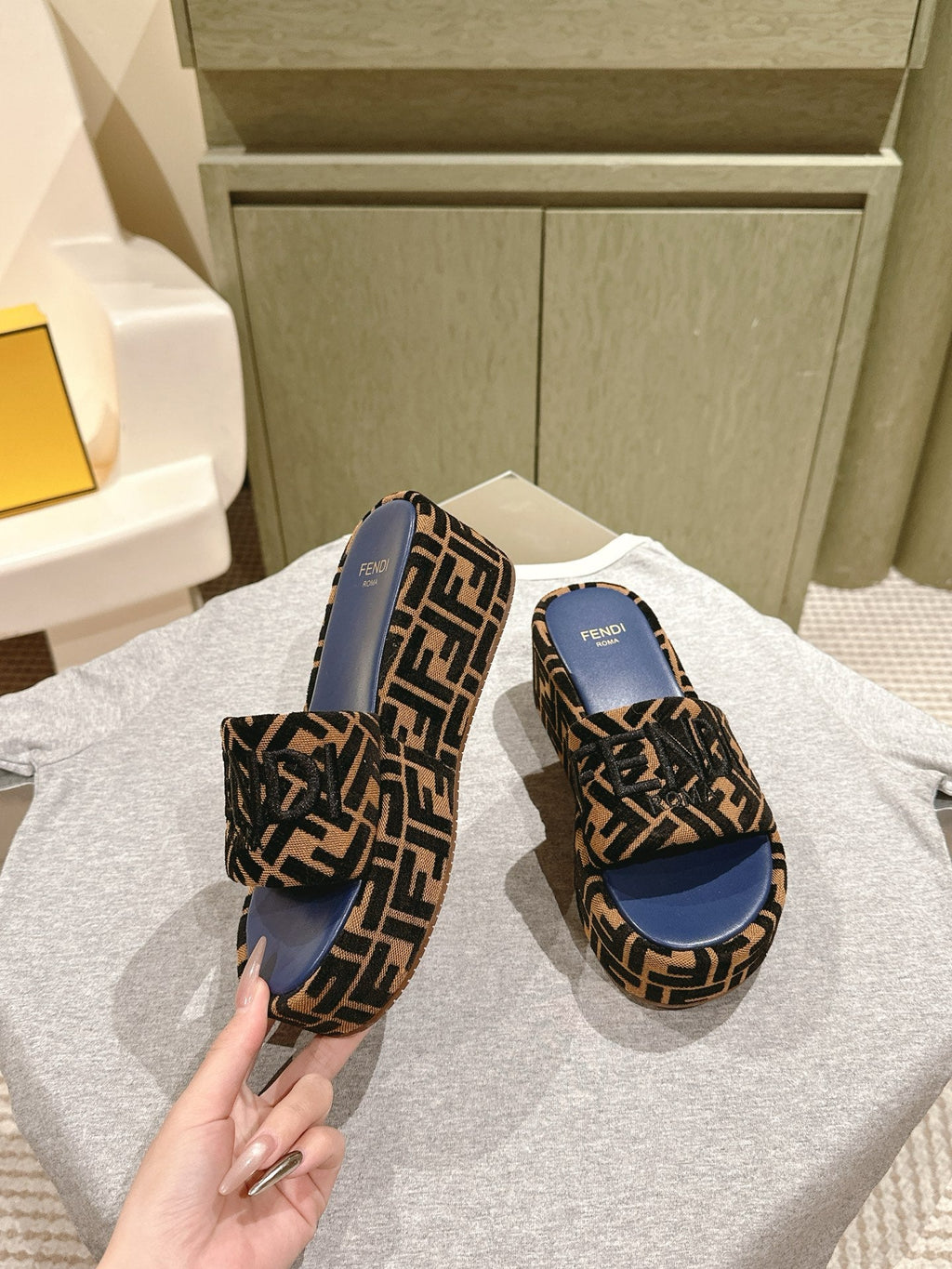 FENDI 26S PLATFORM SANDALS IN BROWN AND BLACK FABRIC