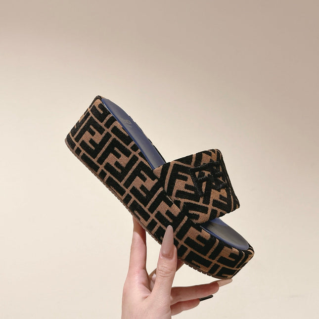 FENDI 26S PLATFORM SANDALS IN BROWN AND BLACK FABRIC