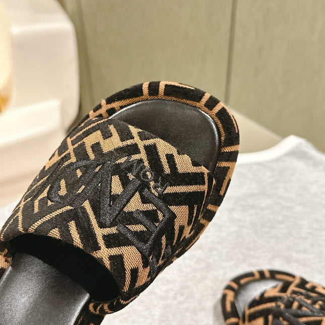 FENDI 26S HIGH SANDALS IN BROWN AND BLACK FABRIC STYLE 2
