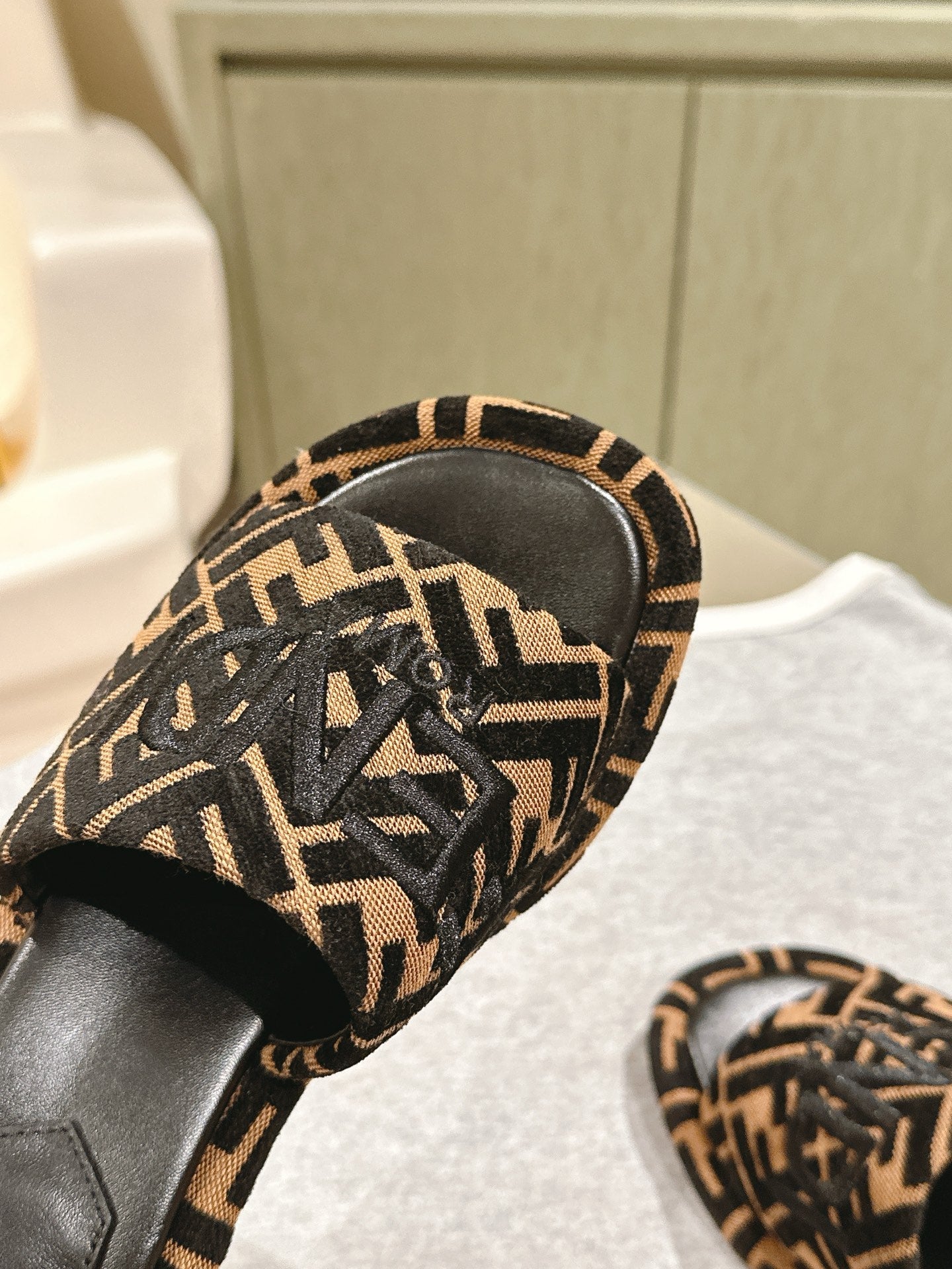 FENDI 26S HIGH SANDALS IN BROWN AND BLACK FABRIC STYLE 2